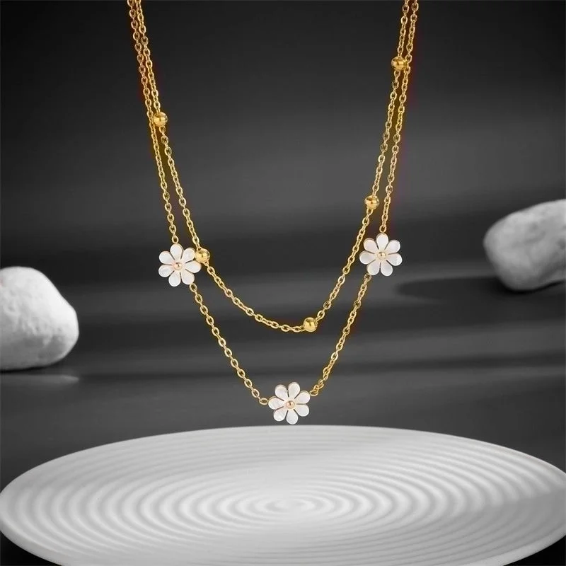 Heart-shaped gold necklaces for women -Hip-hop Vintage Style Butterfly Daisy Titanium Steel Layered Plating 18k Gold Plated Pendant Necklace