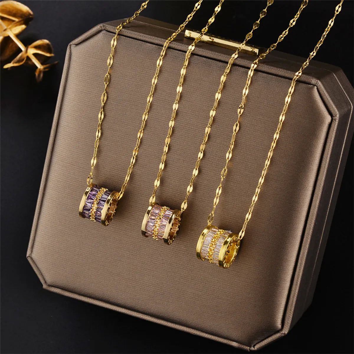 Trendy gold necklaces for women -Fashion Geometric Titanium Steel Inlay Rhinestones Pendant Necklace 1 Piece