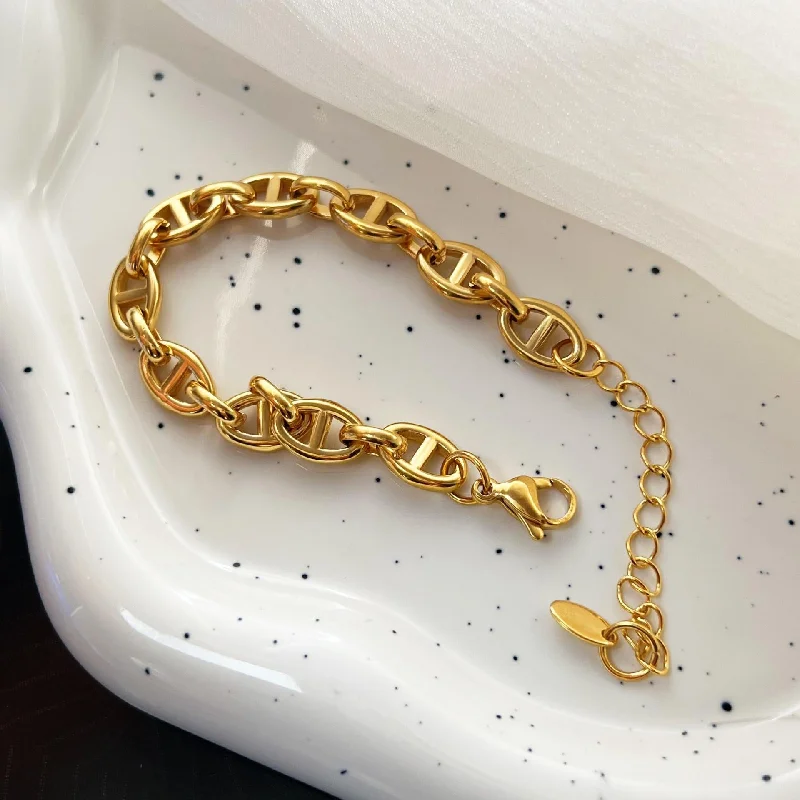 Bracelet: Gold