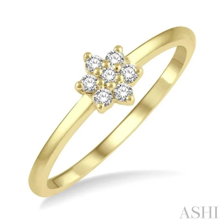 Engagement rings with modern sophistication for women -1/8 Ctw Floral Round Cut Diamond Petite Fashion Ring in 14K Yellow Gold