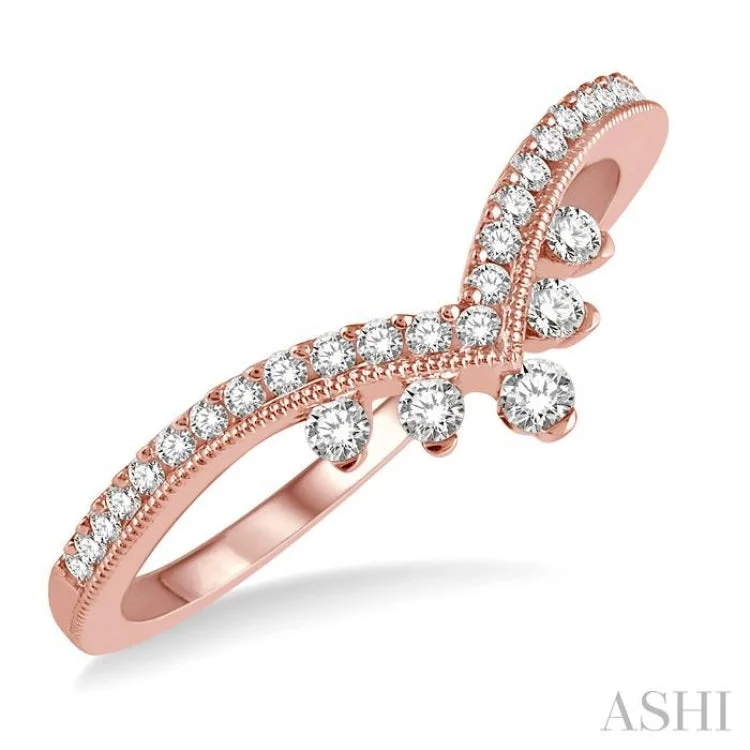 Engagement rings with white diamonds for women -1/4 ctw Chevron Shank Round Cut Diamond Band in 14K Rose Gold