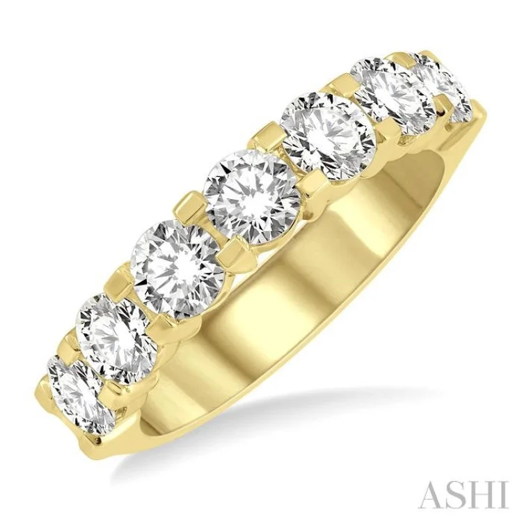 Engagement rings with round diamond halos for women -1 1/2 ctw 7 Stone Round Cut Diamond Wedding Band in 14K Yellow Gold